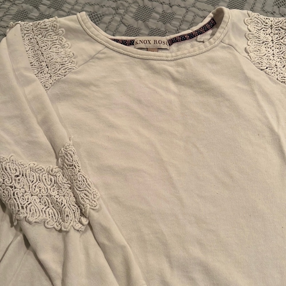 Sweat shirt with appliqué design